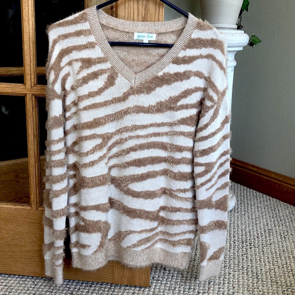 Grace & Lace XS Beige Sweater